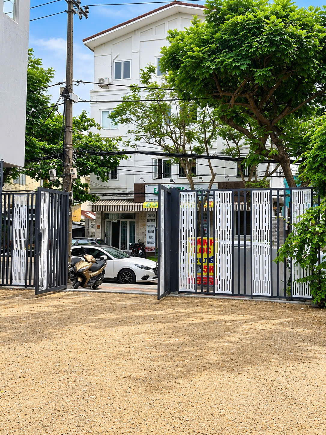 Khu vực xung quanh